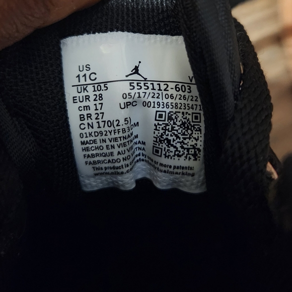 Children's Jordan 1 Mids - Picture 2 of 2